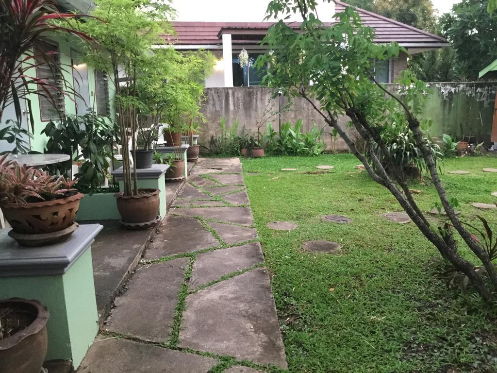 Baan Bua pensión Chiang Rai Exterior foto