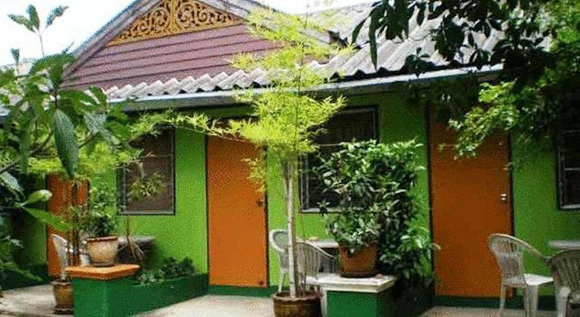 Baan Bua pensión Chiang Rai Exterior foto