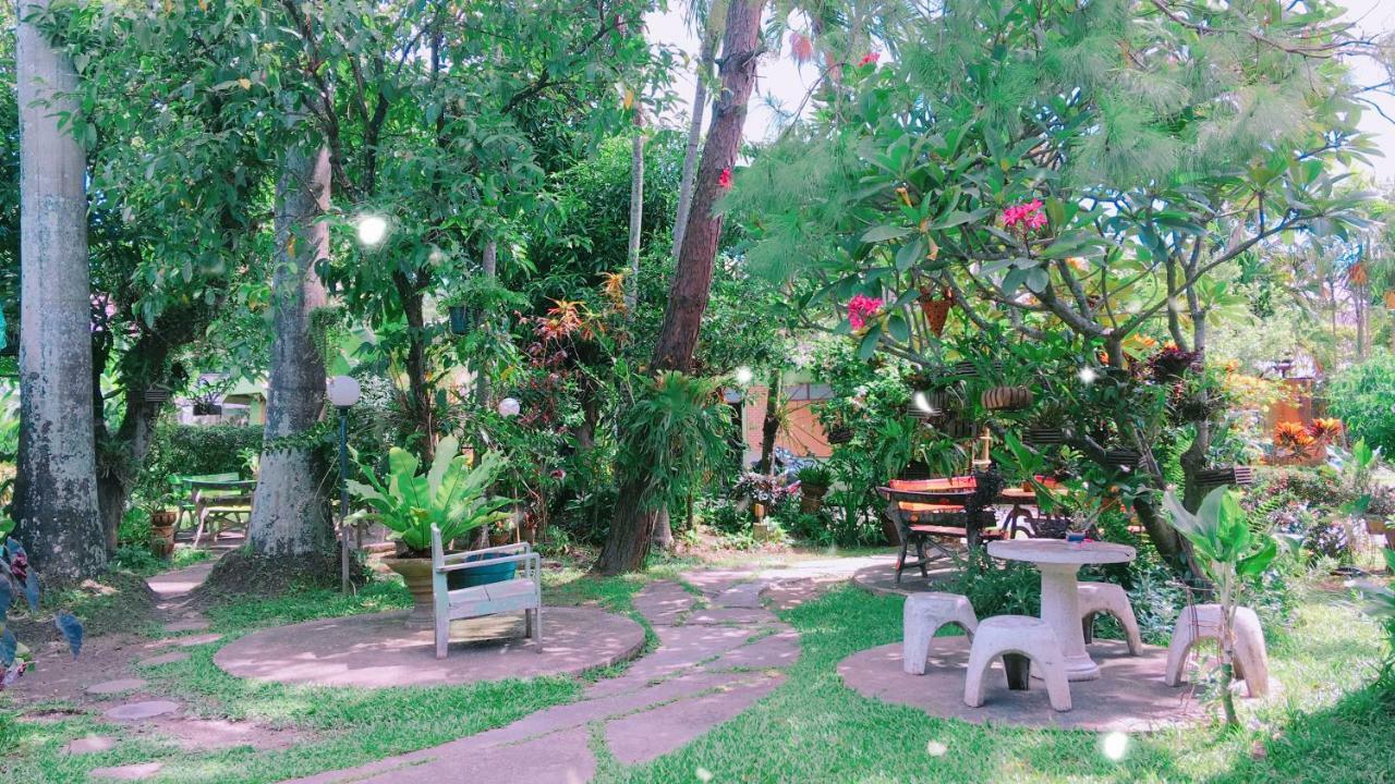 Baan Bua pensión Chiang Rai Exterior foto